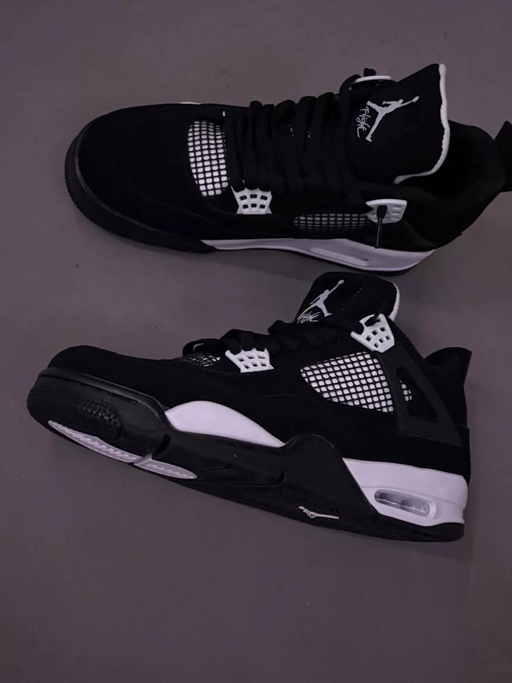 Jordan 4 white thunders - photo 3