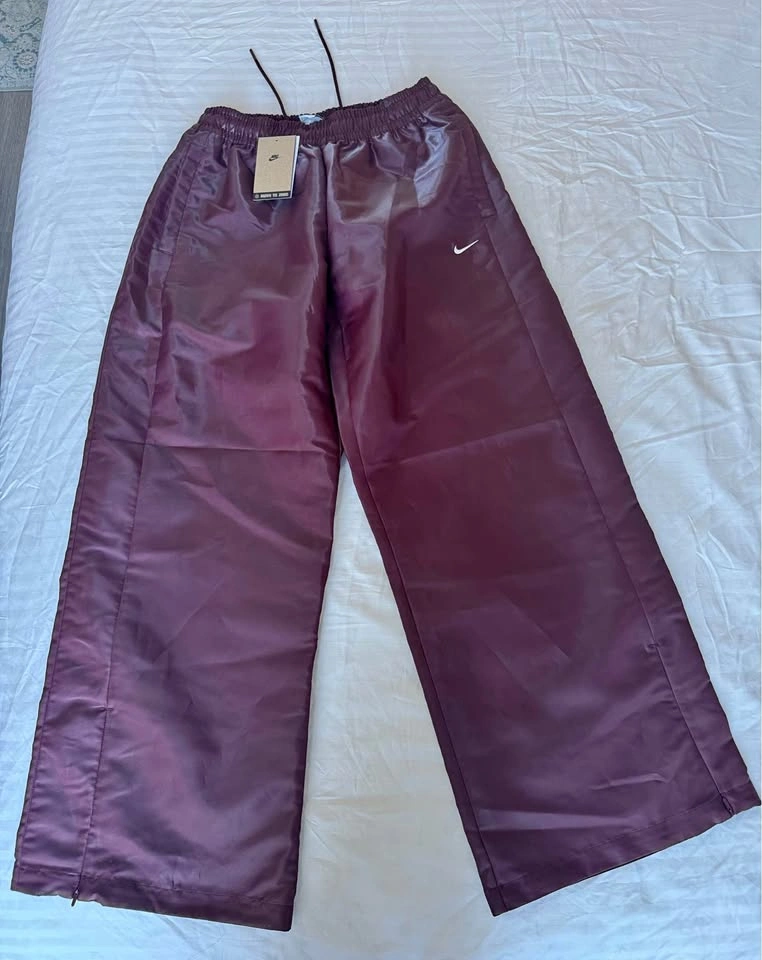 BNWT Nike Women's Sportswear Windrunner Shine Pants - Burgundy (