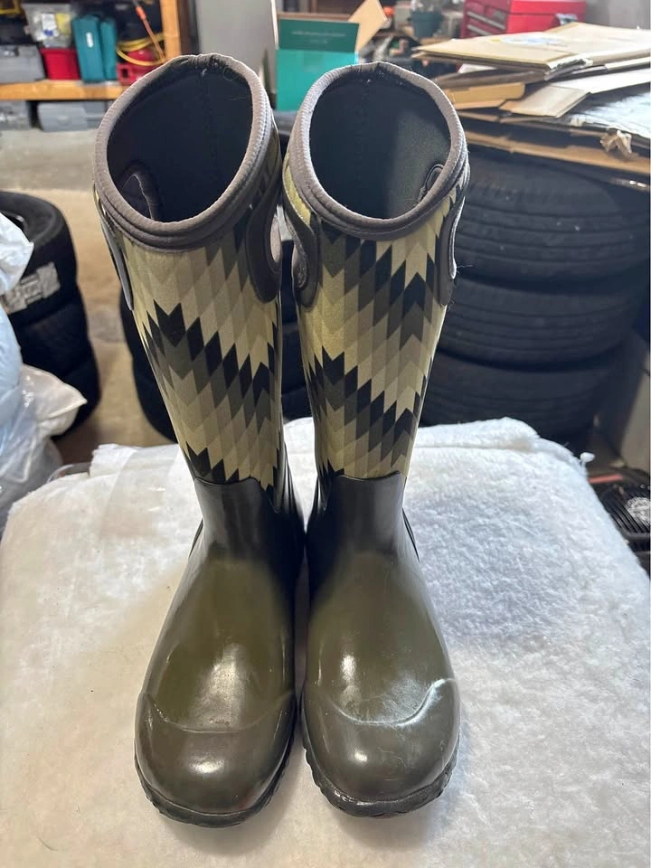 Bogs Women's Waterproof Winter Boots, Size 7, Rated -15°C