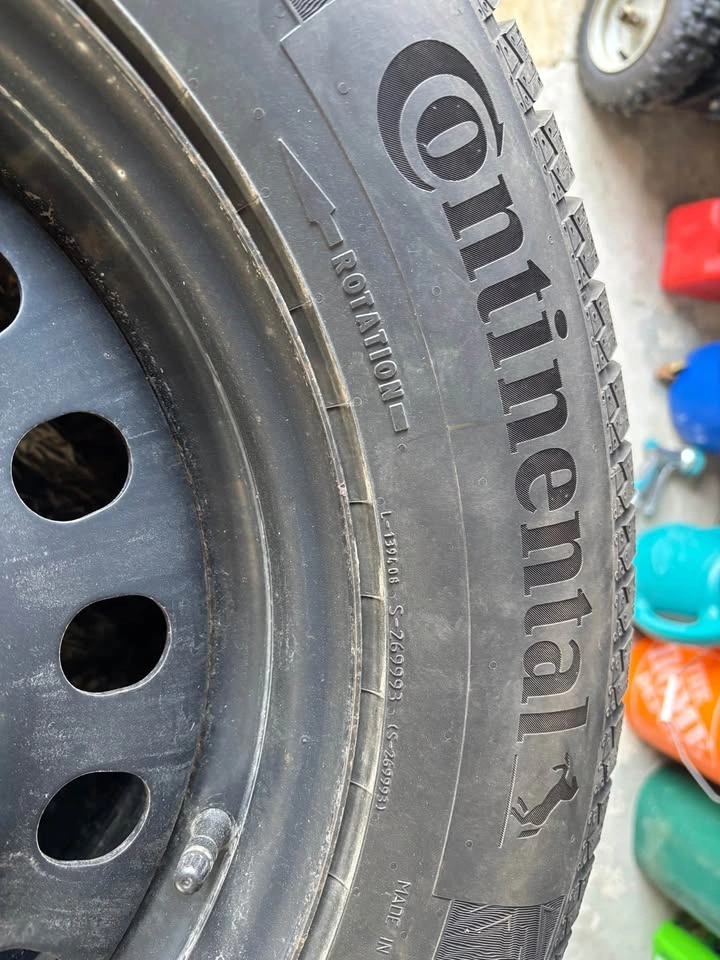 Continental Winter Tires on Rims w/ TPMS, 235/65R17, Fits Nissan - photo 3
