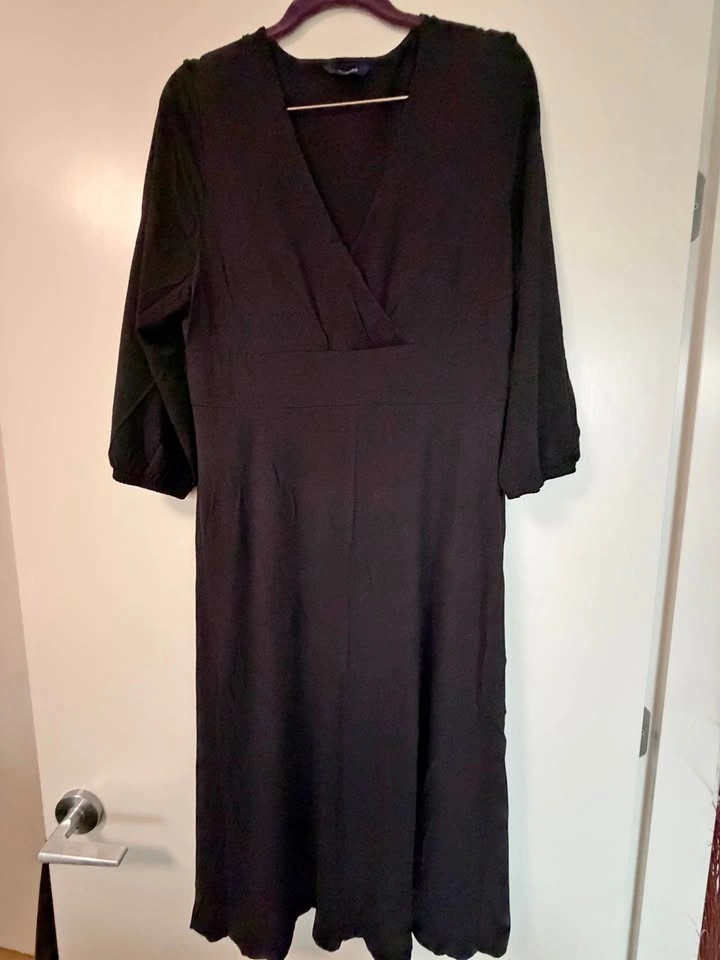 Reitmans Black V-Neck Midi Dress