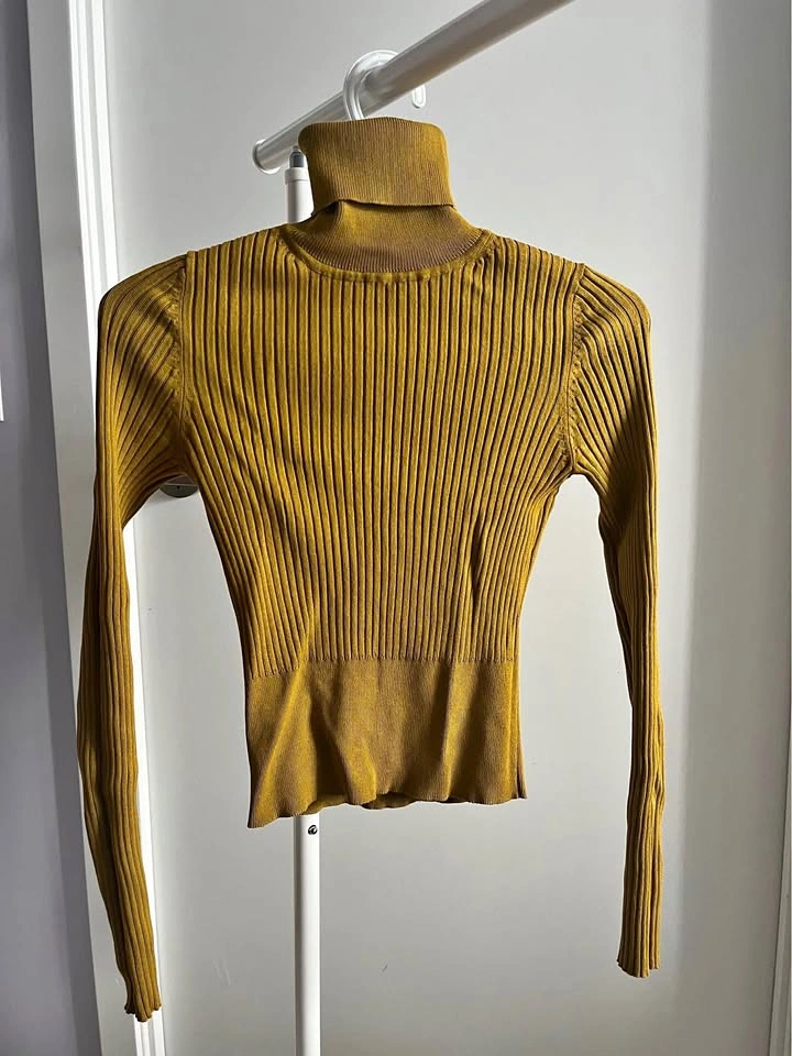 Crop Snug Turtlenecks (Several Colours)