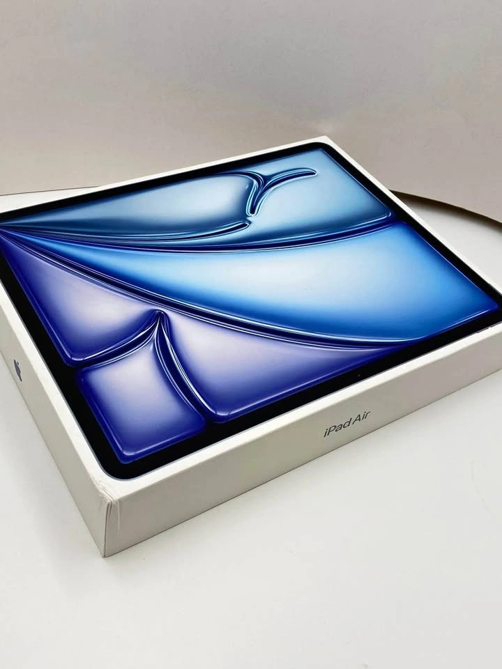 BRAND NEW SEALED iPad Air M4 (2026)
