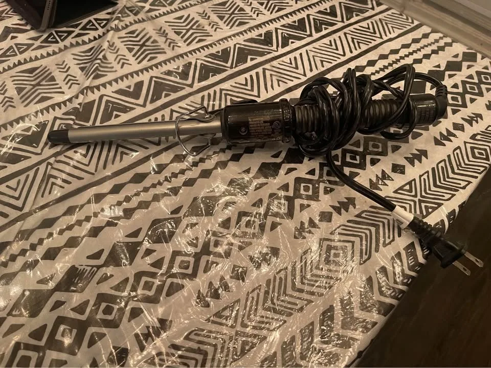 Revlon Salon One-Step Hair Dryer and Volumizer image indicator(2)