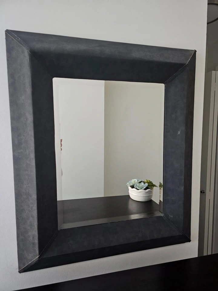 Moving sale - Part 2 - wall decor - photo 3