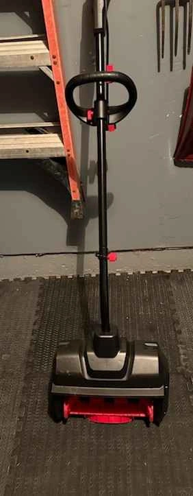 Legend Force 13-inch 12-Amp Electric Snow Shovel - photo 2