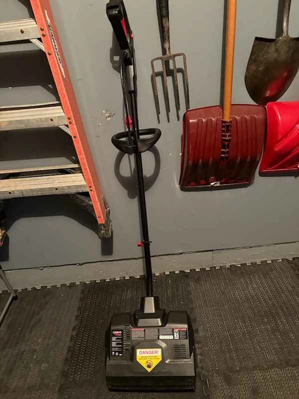 Legend Force 13-inch 12-Amp Electric Snow Shovel - photo 5