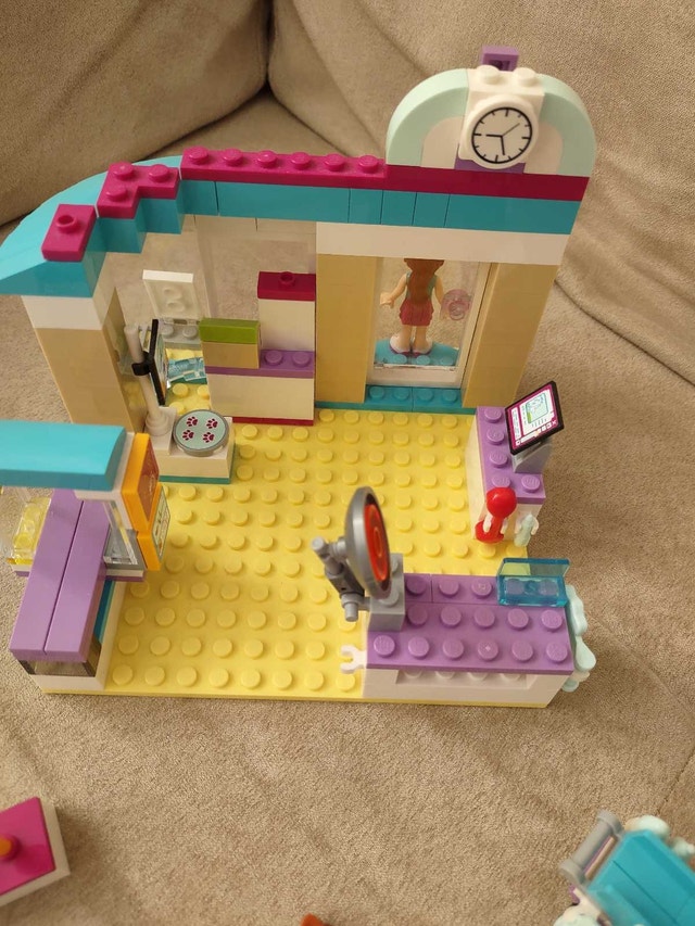 Lego Friends Mias Vet Clinic - photo 2