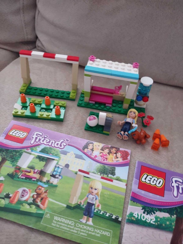 Lego Friends Stephanie Pizzeria and Soccer Set - photo 2