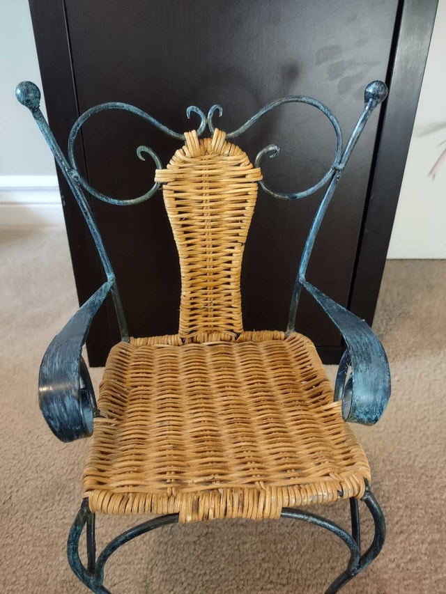Antique Doll Chairs - photo 2