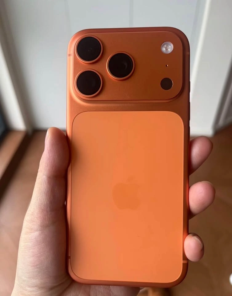 iPhone 17 PRO Orange 256g - photo 3