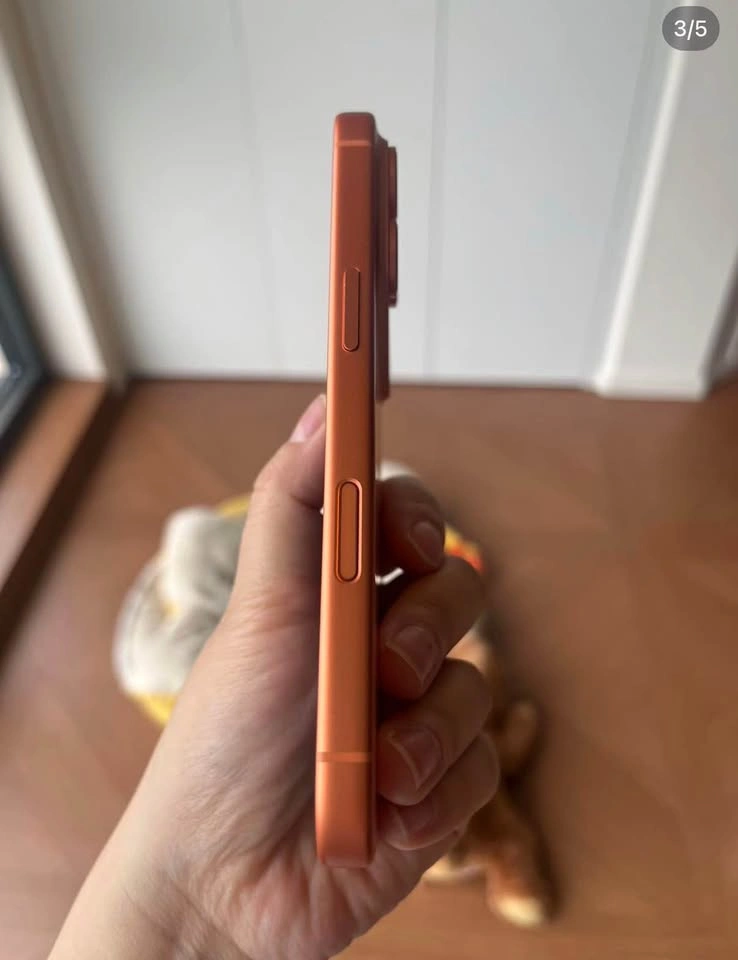 iPhone 17 PRO Orange 256g - photo 4