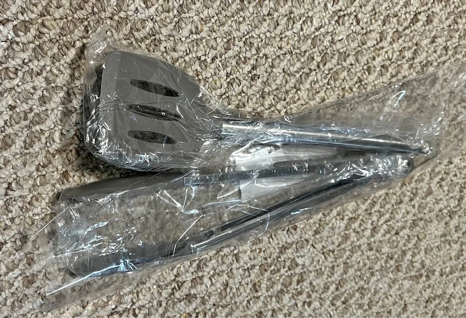 NEW Silicone and Stainless Steel Kitchen Utensil Set