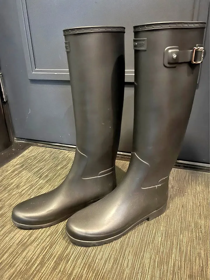Hunter Women’s Tall Rain Boots – Size 9 (Worn once!) thumbnail