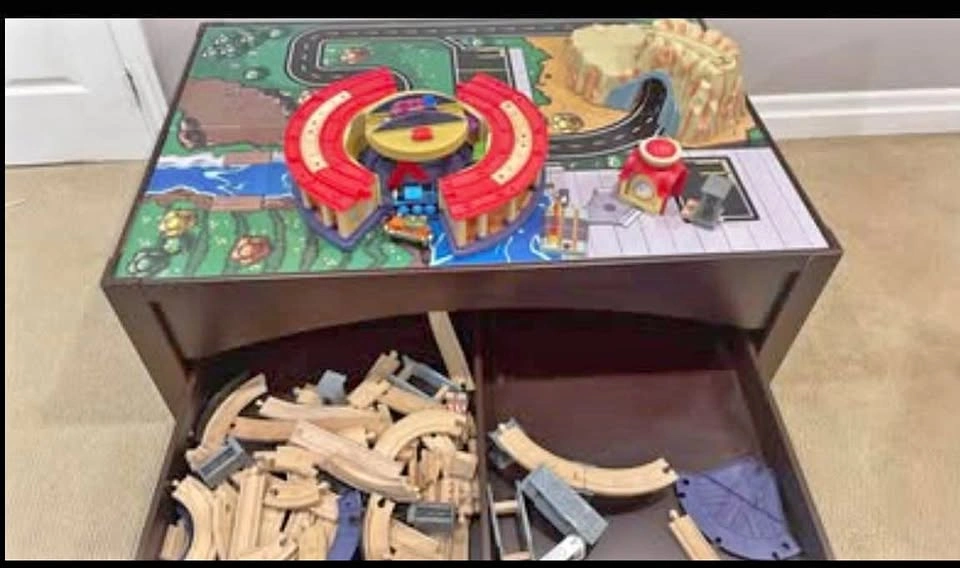 KidKraft Metropolis Train Table