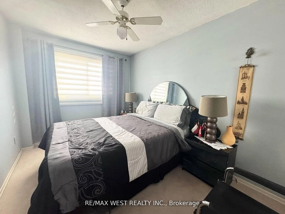 1 bed 2 baths House - photo 2