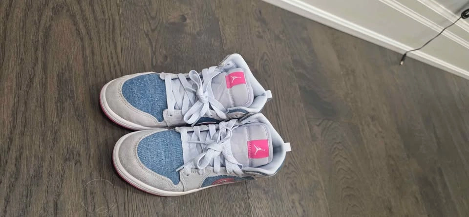 Nike Air Jordan 1 Mid Kids – Denim Blue/Pink – Size 2Y - photo 3