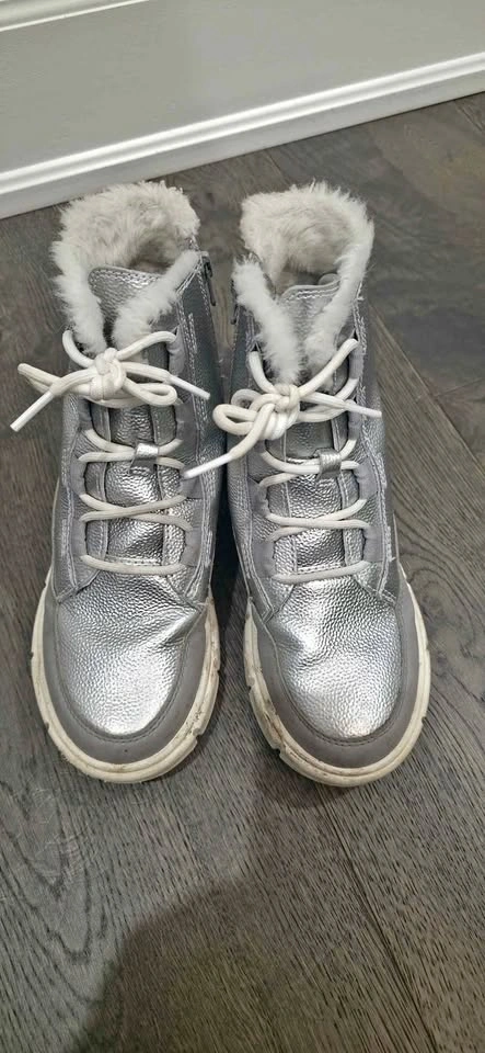 Sorel Explorer Silver Winter Boots Size 2