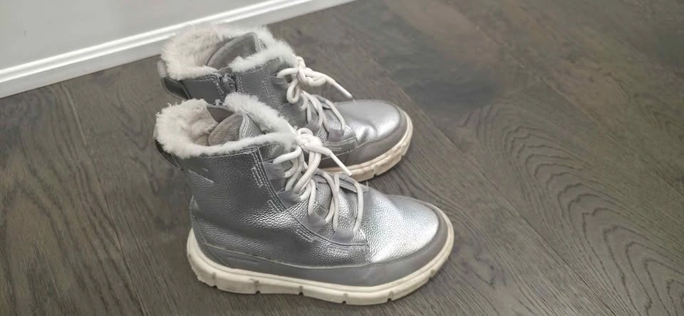 Sorel Explorer Silver Winter Boots Size 2 - photo 2