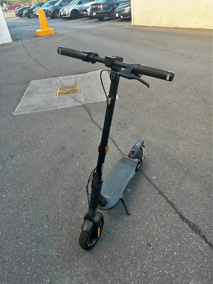 Segway Ninebot KickScooter MAX G2 FOR PARTS OR REPAIR