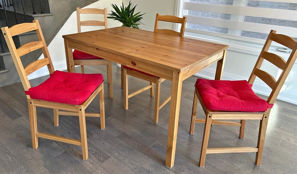 IKEA HÄGERNÄS Table and 4 chairs and 4 MALINDA Chair pad