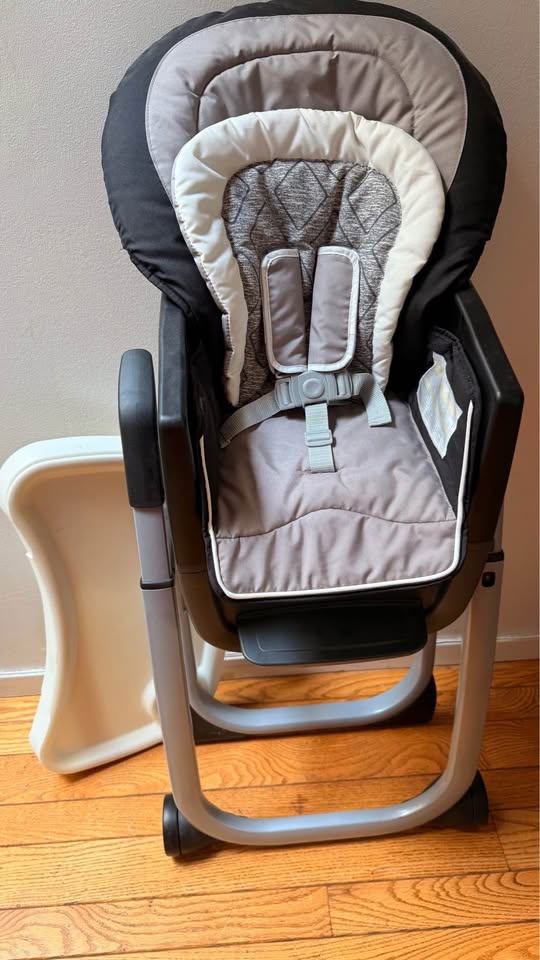 Baby High chair- Graco Duo liner 6 in one high chair - photo 4
