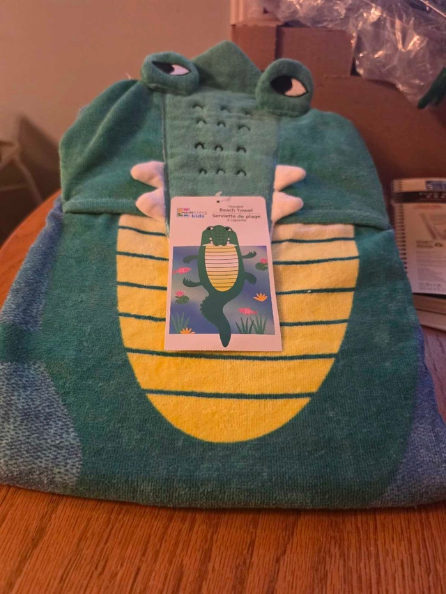 Mainstays Kids Hooded Alligator Beach Towel