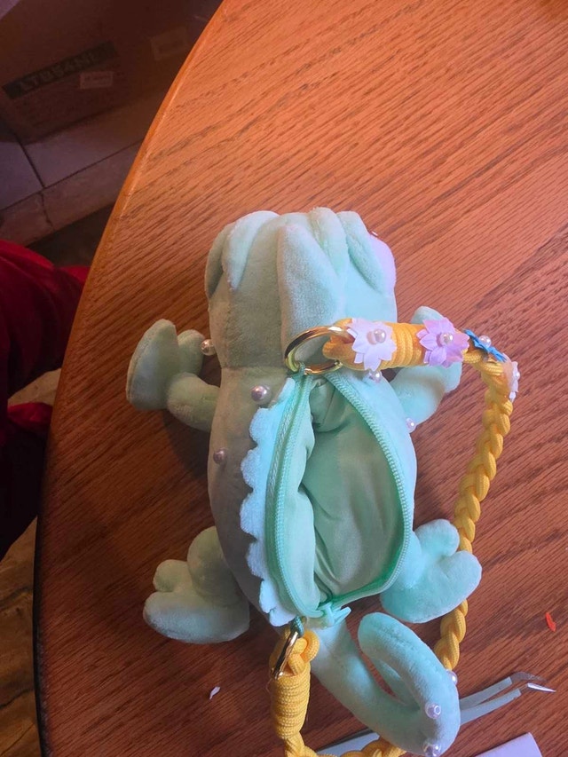Chameleon Plush Crossbody Bag - photo 4