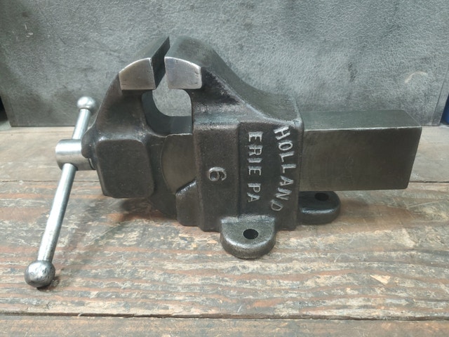 Small Vintage Holland Vise