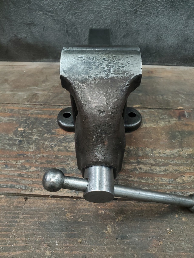 Small Vintage Holland Vise - photo 2