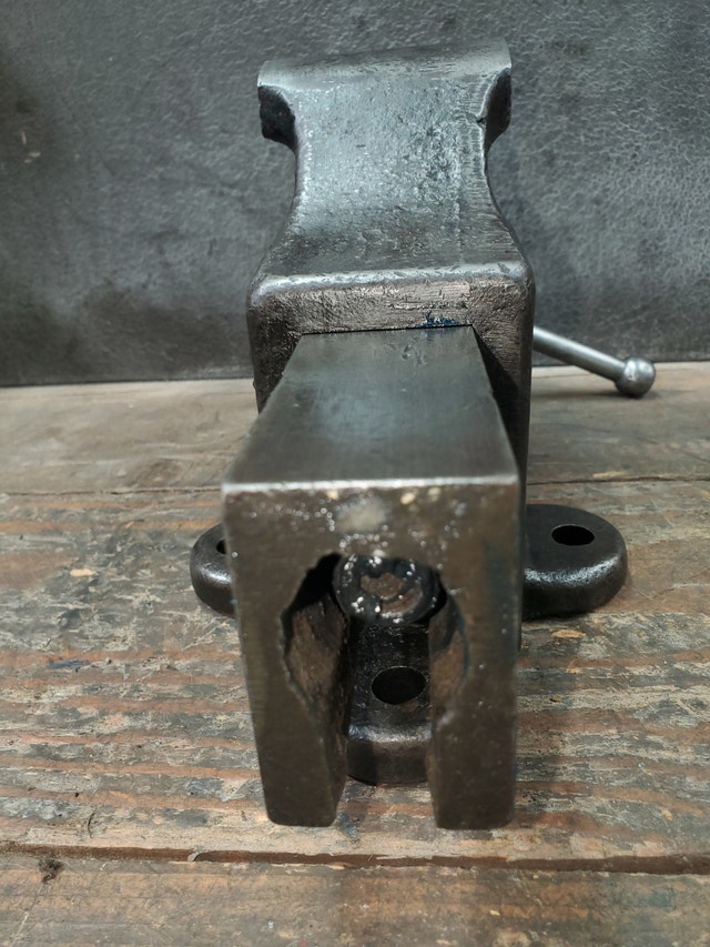 Small Vintage Holland Vise - photo 4