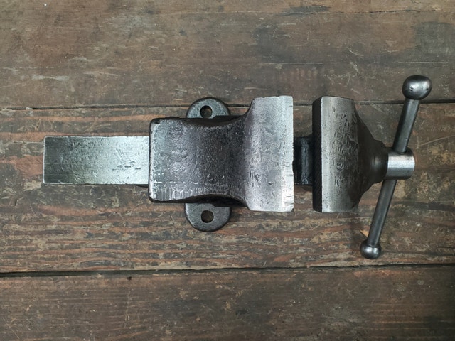 Small Vintage Holland Vise - photo 5