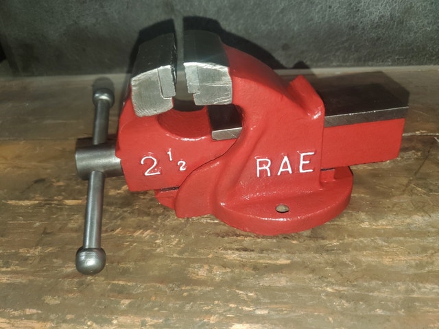 RAE 2-1/2 inch Vise