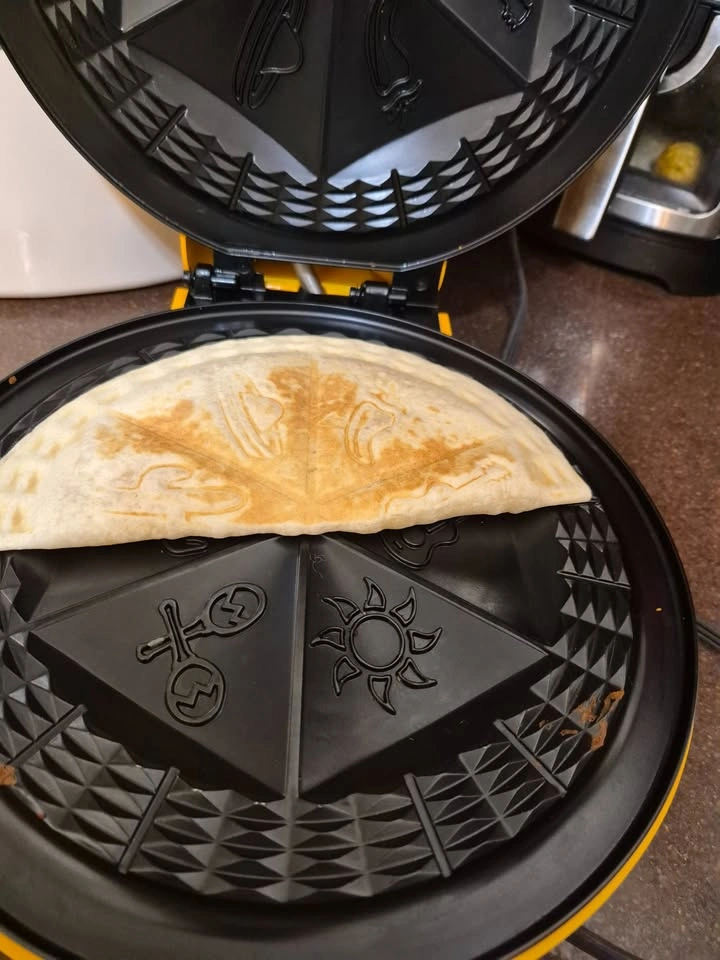 RIVAL LARGE QUESADILLA MAKER – TESTED & WORKING - photo 4