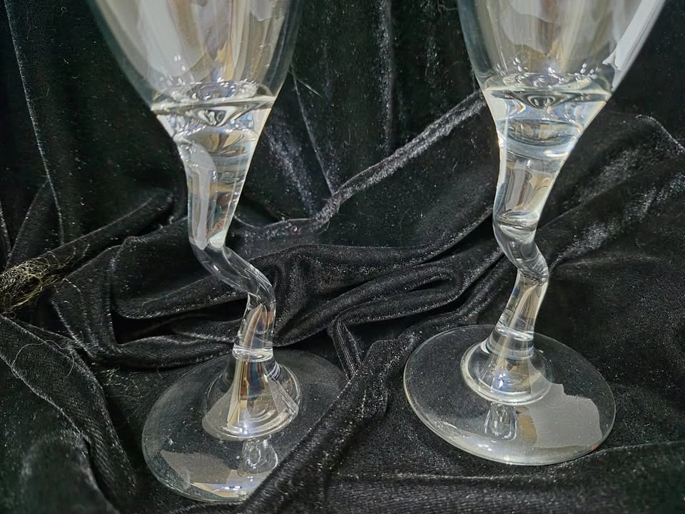 Vintage “I Do!” Wedding Champagne Flutes – Pair - photo 2