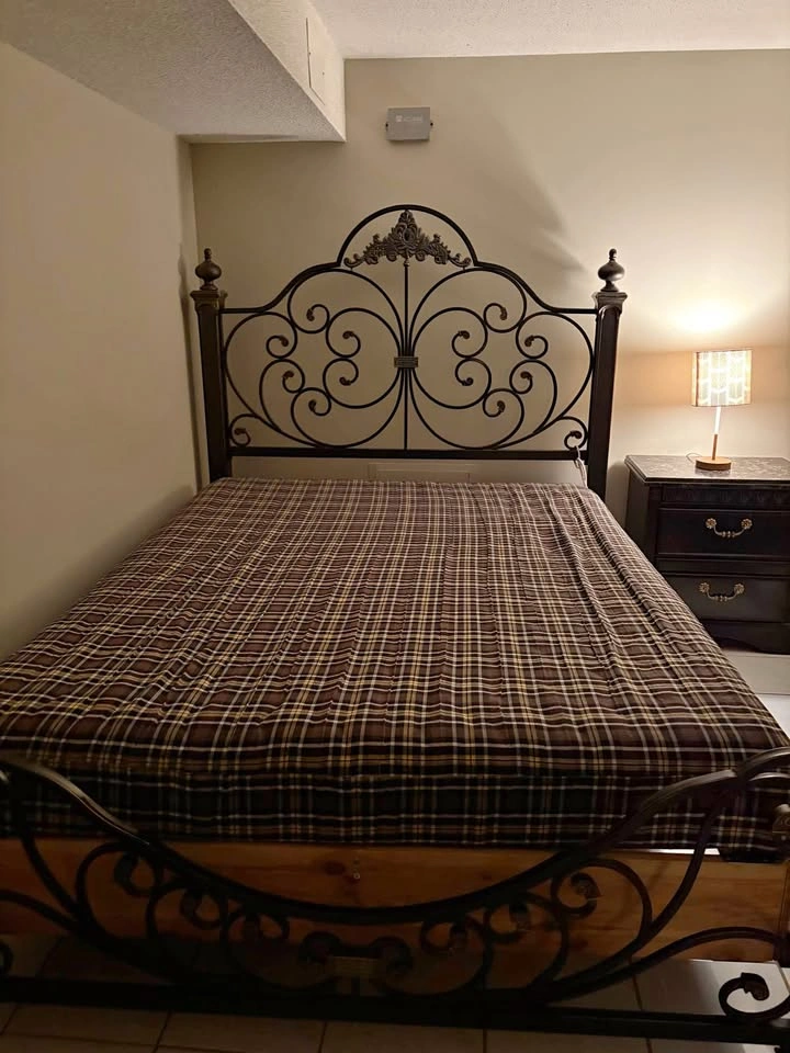 Bed frame & Mattress