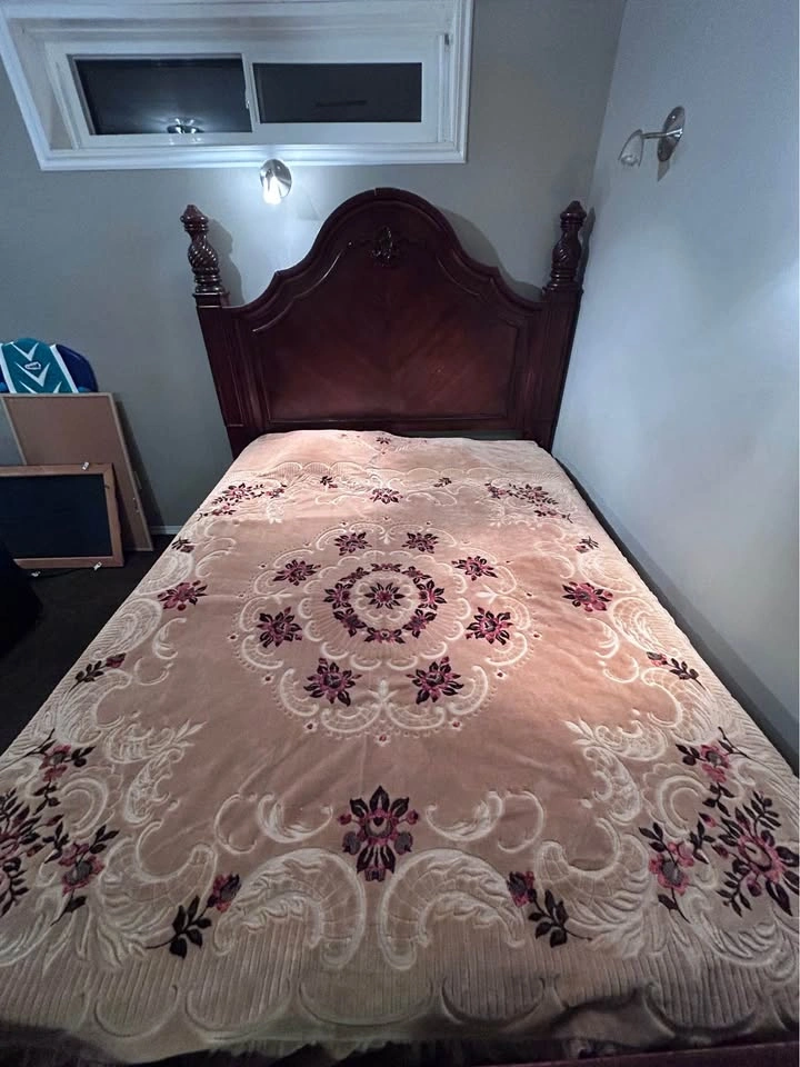 Queen Bed Frame - Sturdy, beautiful dark brown frame - photo 2