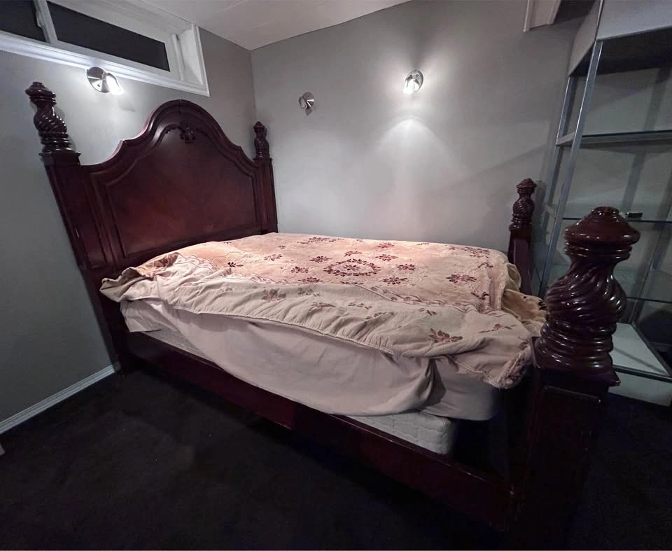 Queen Bed Frame - Sturdy, beautiful dark brown frame - photo 3