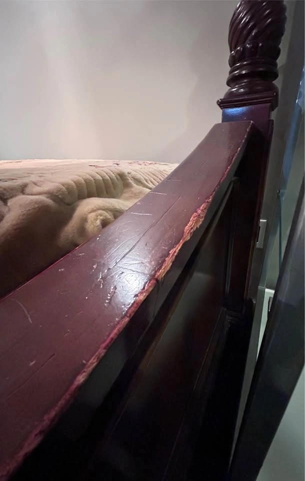 Queen Bed Frame - Sturdy, beautiful dark brown frame - photo 4