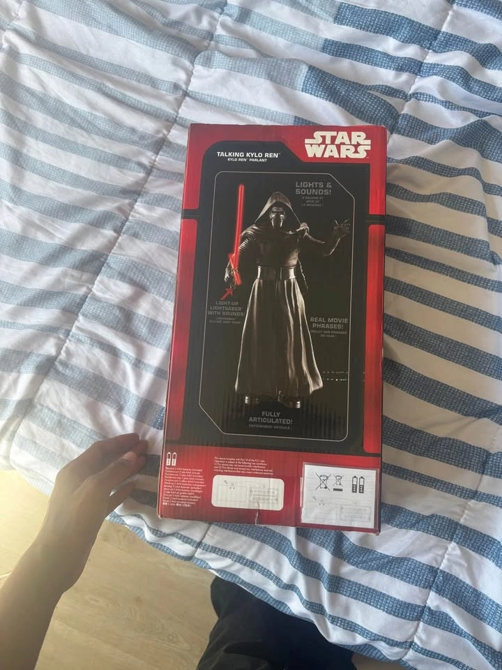 Talking Kylo Ren limited edition Star Wars collection - photo 2