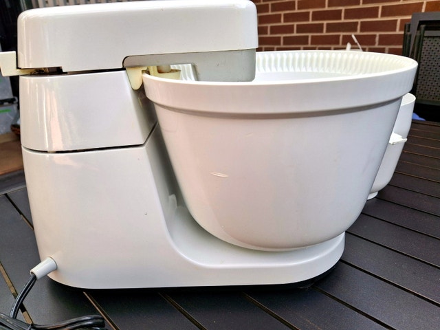 Braun KM32 Stand Mixer Made in Germany - 2 Bowls - photo 3