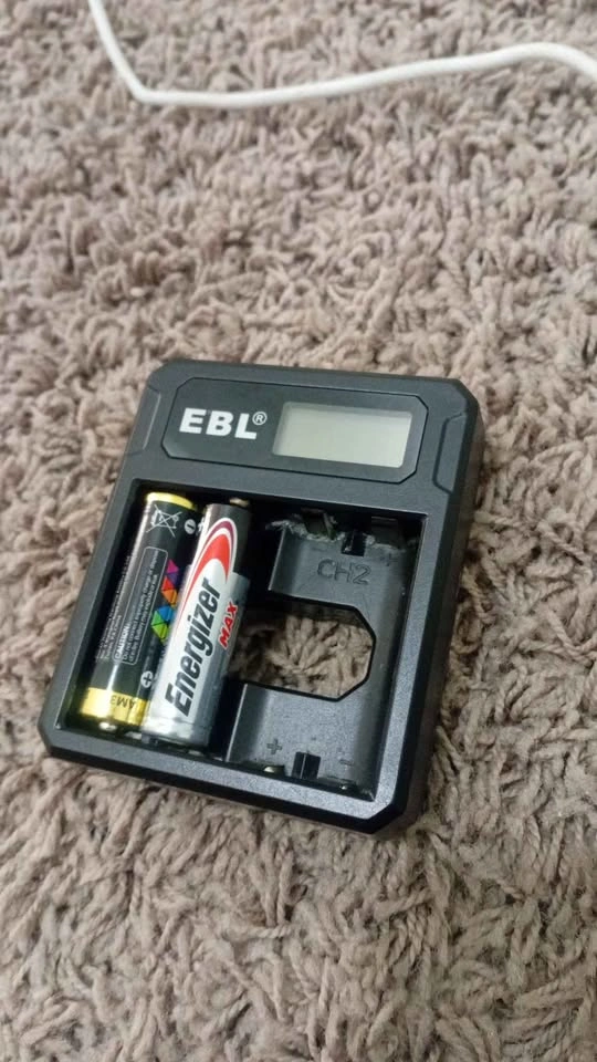 EBL Ni-MH Battery Charger - photo 4