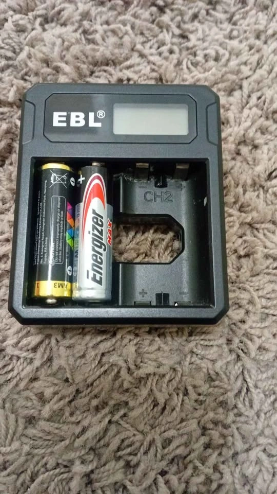 EBL Ni-MH Battery Charger - photo 5