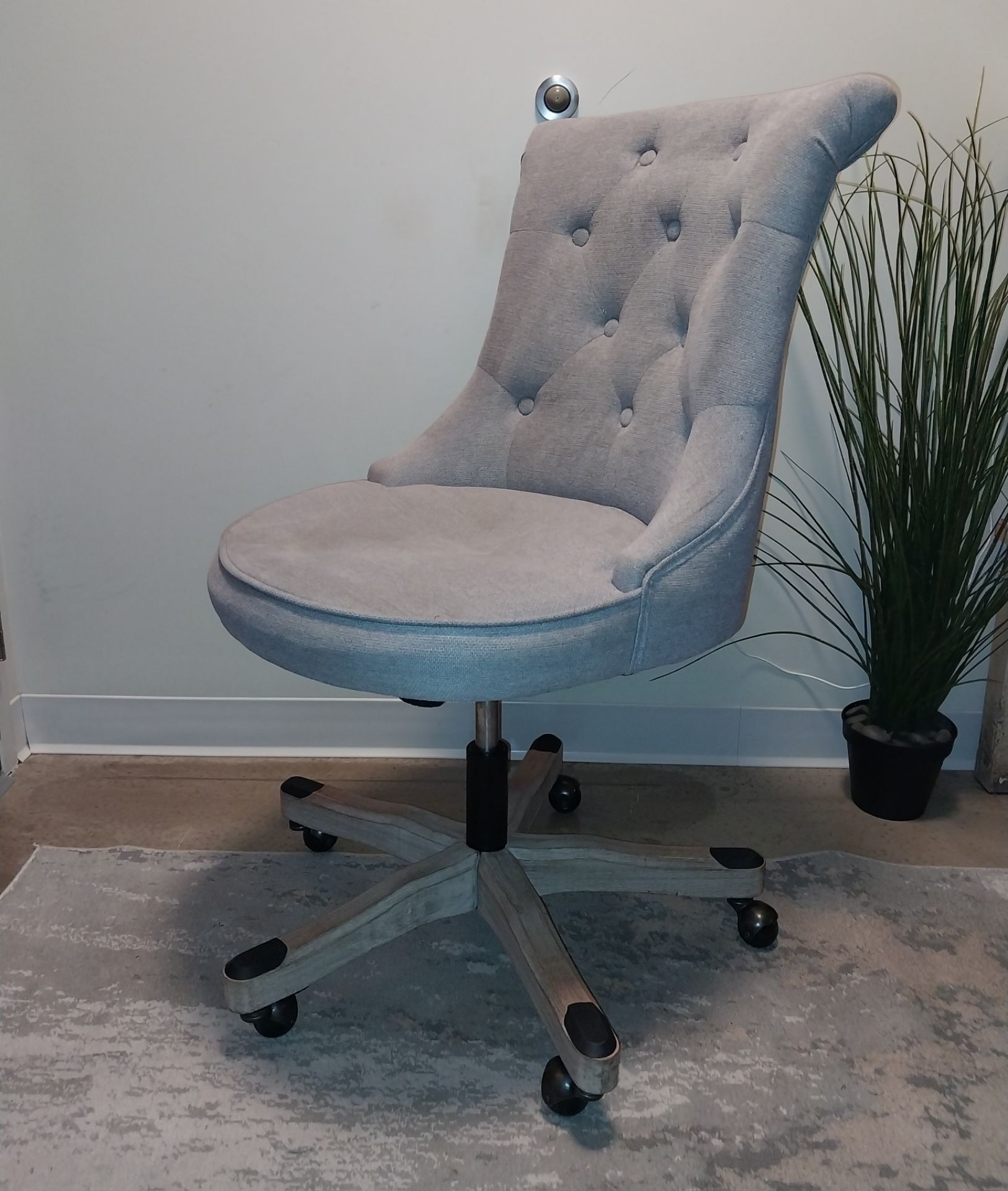 Light Gray Tufted Swivel Office Chair – $30 OBO - photo 2