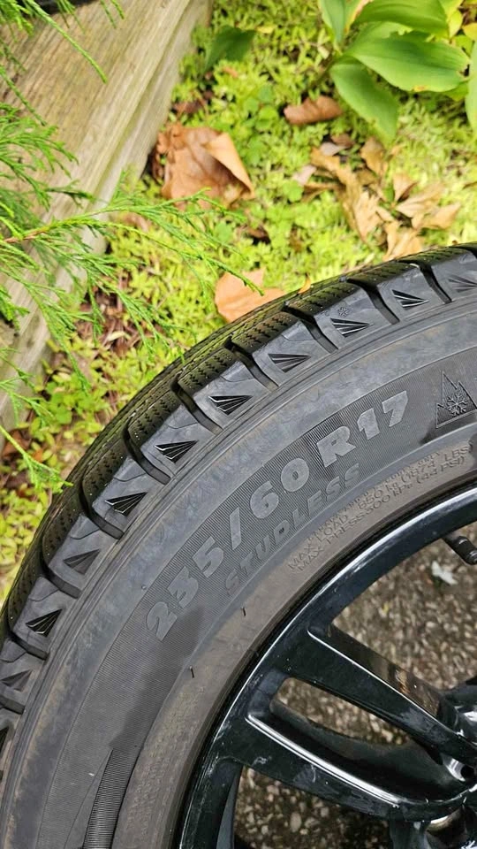Michelin winter tires + rims 235 60 R17 bolt pattern 5 x 120
