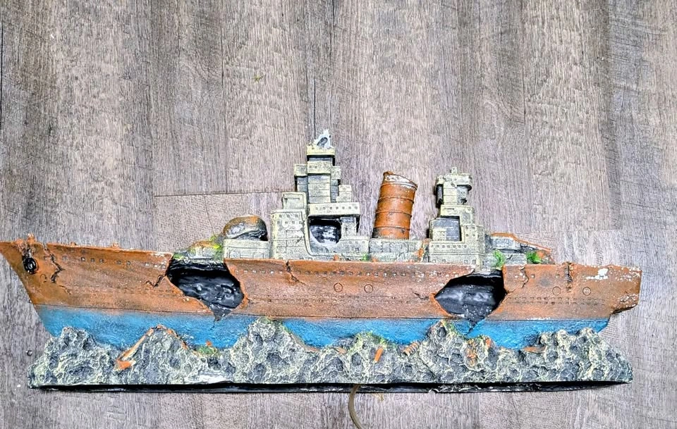 30 gal long sunken ship aquarium bubbler decoration