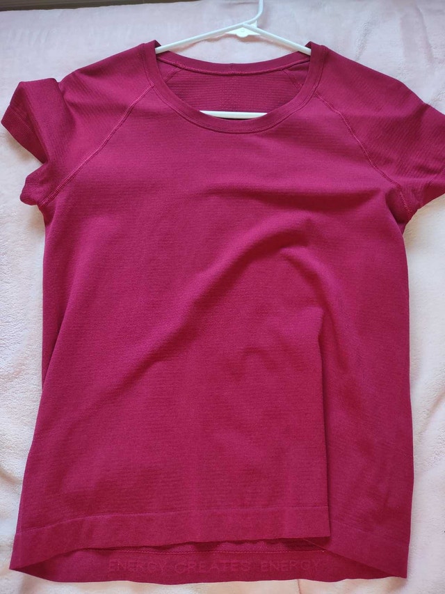 Lululemon swiftly tech shirt size 6 berry rumble