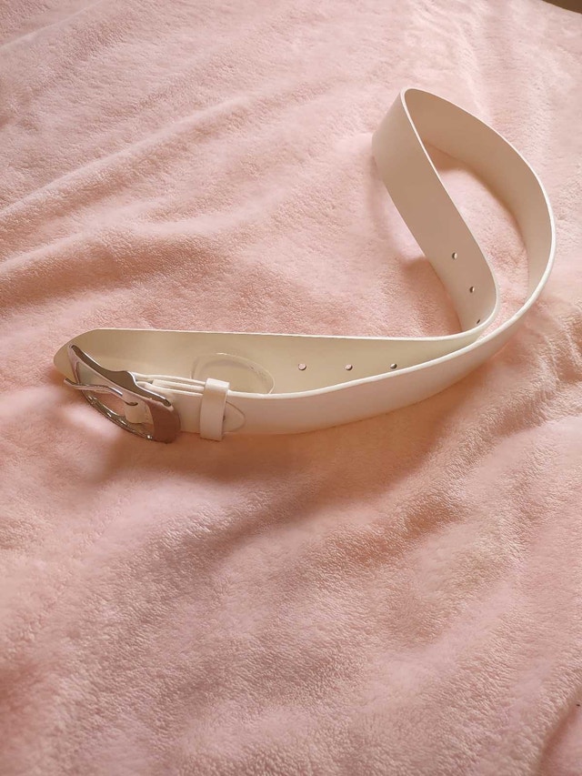 White womens belt - photo 2