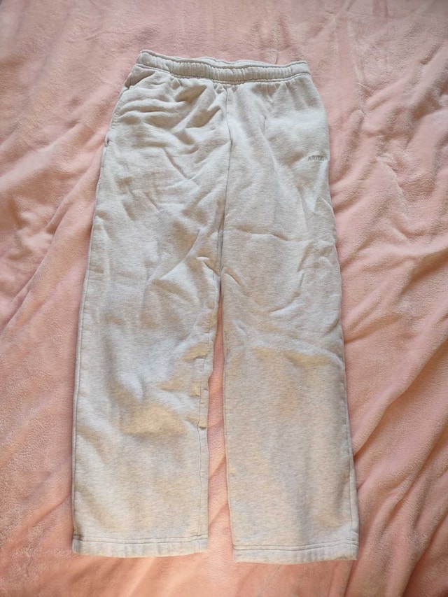 Aritzia mega straight light grey sweatpants size Small