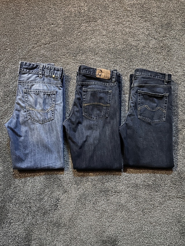 3 pairs of jeans sizes from 30 to 32